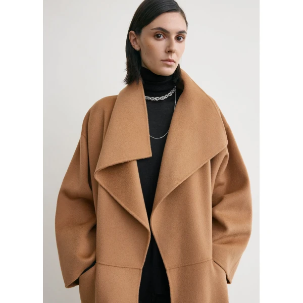 Toteme Signature wool cashmere coat in Camel, view 5