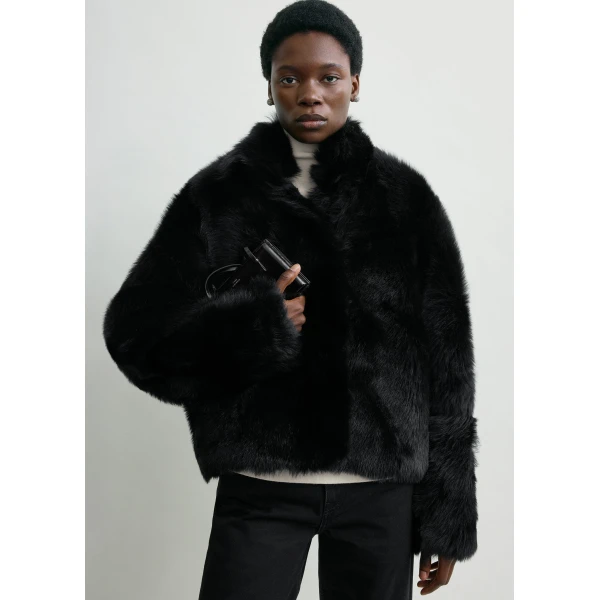 Toteme Silky shearling jacket in Black, view 5