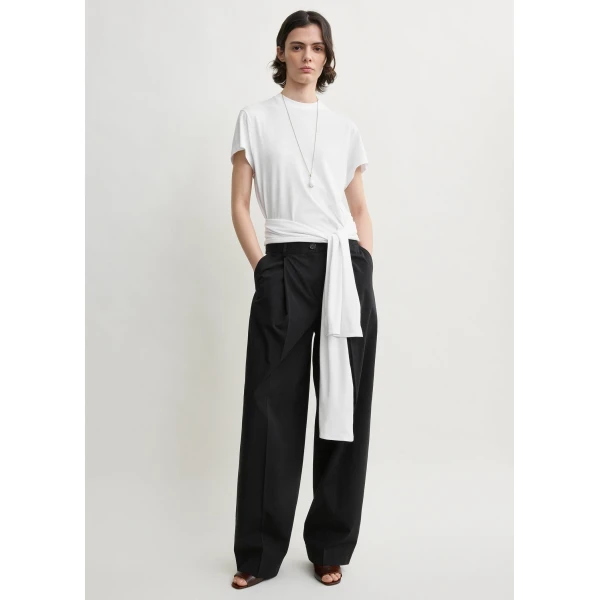 Toteme Single pleat cotton trousers in Black, view 2