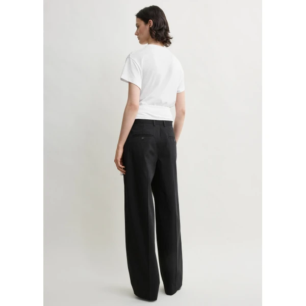 Toteme Single pleat cotton trousers in Black, view 4