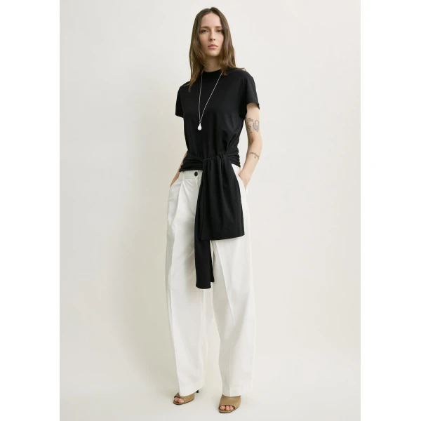 Toteme Single pleat cotton trousers in White, view 2