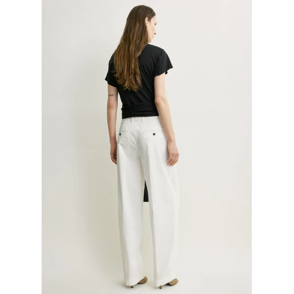 Toteme Single pleat cotton trousers in White, view 4