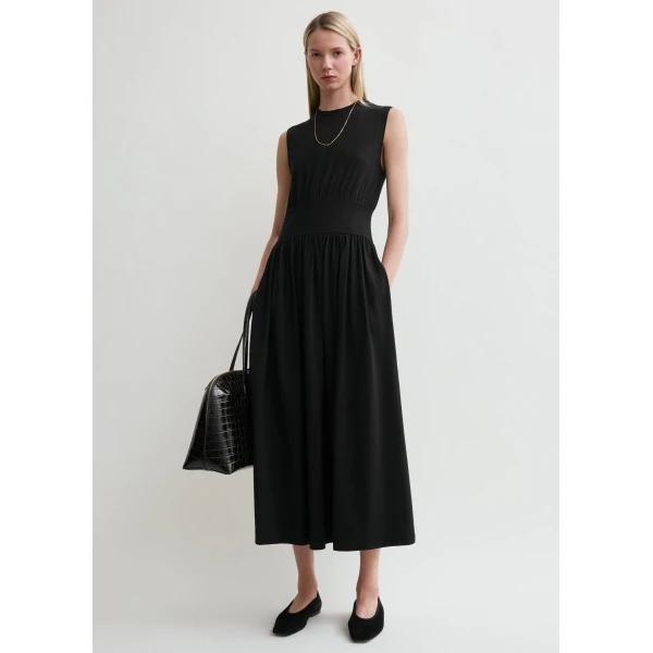 Toteme Sleeveless cotton tee dress in Black, view 2