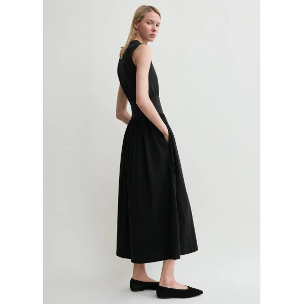 Toteme Sleeveless cotton tee dress in Black, view 3