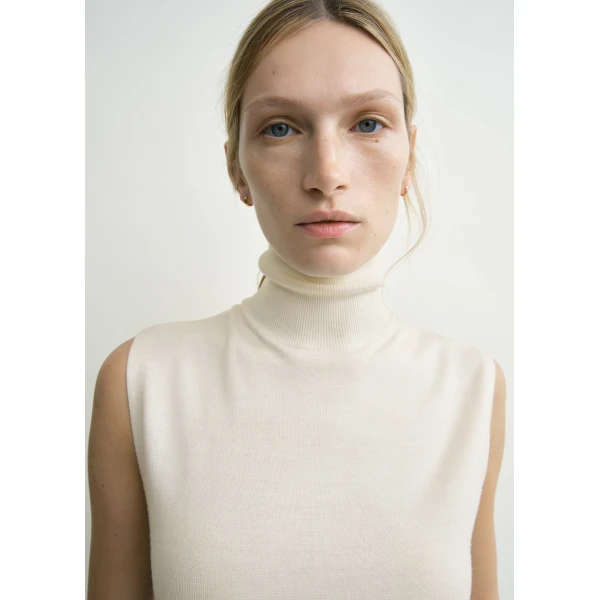 Toteme Sleeveless fine turtleneck in Ecru Knit, view 5