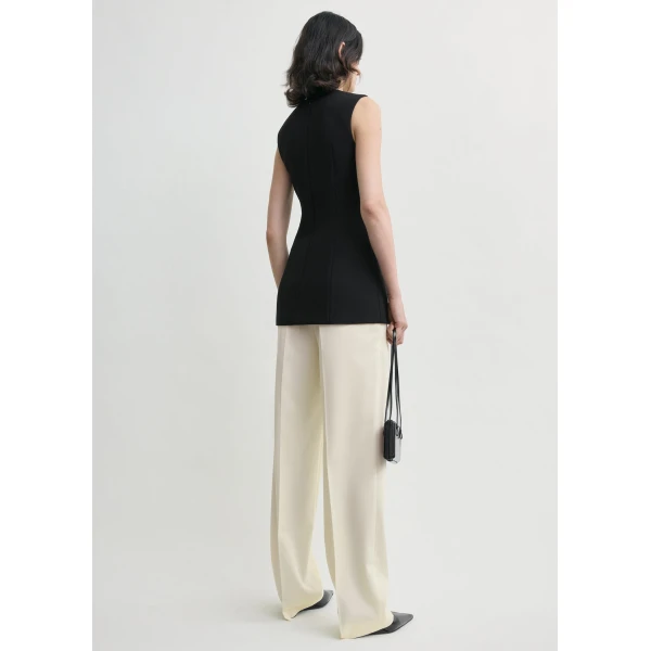 Toteme Sleeveless pocket top in Black, view 4