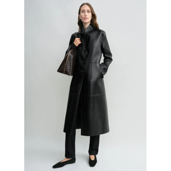 Toteme Slim leather coat in Black, view 2