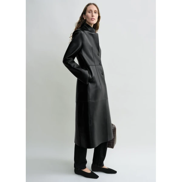 Toteme Slim leather coat in Black, view 3
