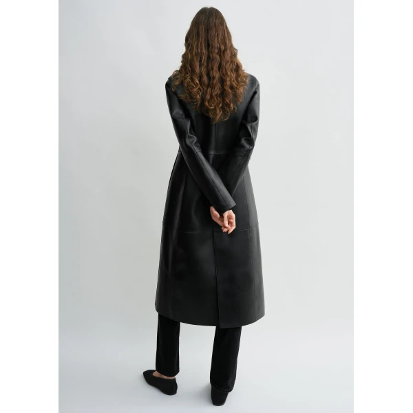 Toteme Slim leather coat in Black, view 4