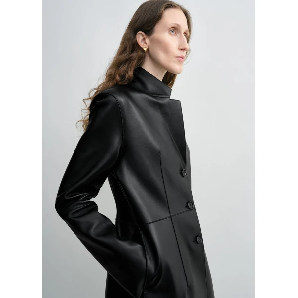 Toteme Slim leather coat in Black, view 5