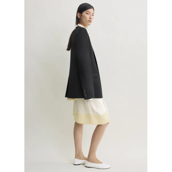 Toteme Slim tailored blazer in Black, view 3