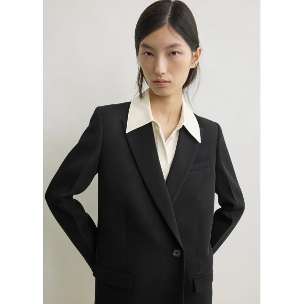 Toteme Slim tailored blazer in Black, view 5