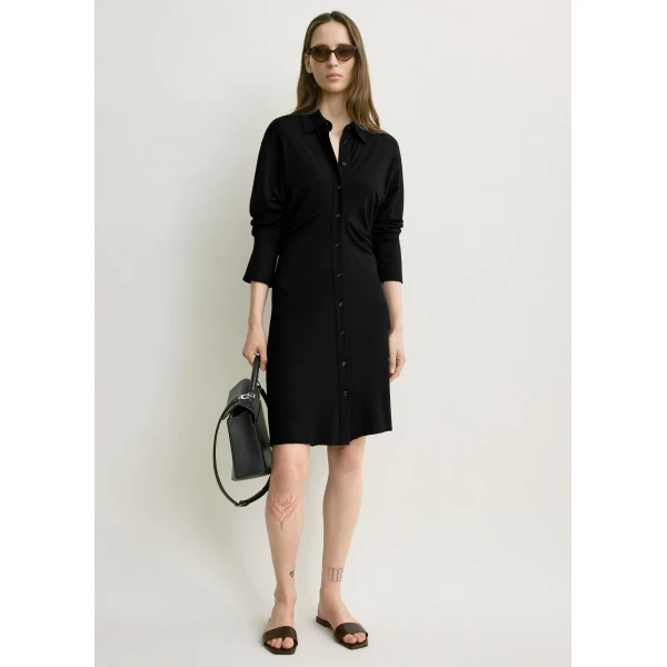 Toteme Slouch jersey shirtdress in Black Dress, view 2