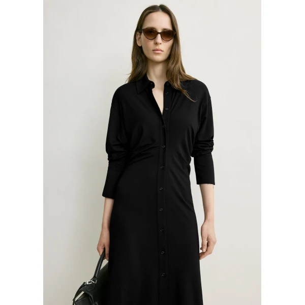 Toteme Slouch jersey shirtdress in Black Dress, view 5