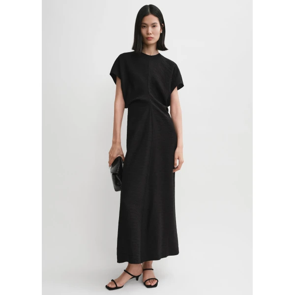 Toteme Slouch waist crinkled dress in Black, view 2