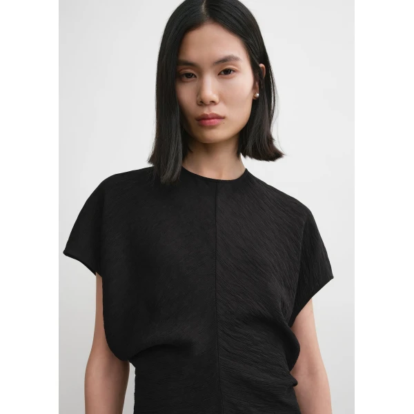 Toteme Slouch waist crinkled dress in Black, view 5