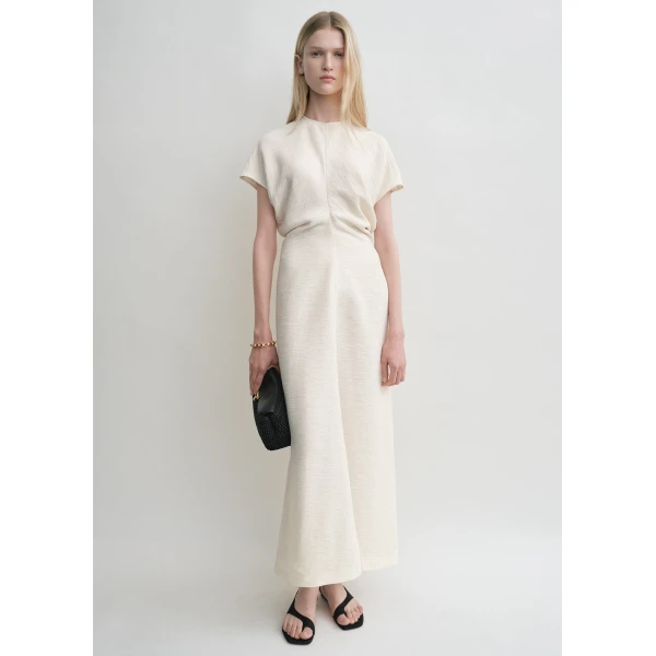 Toteme Slouch waist crinkled dress in Cream, view 2