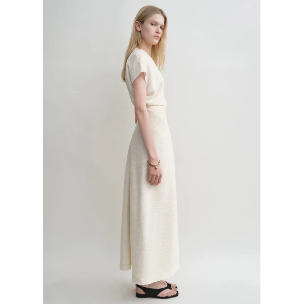 Toteme Slouch waist crinkled dress in Cream, view 3