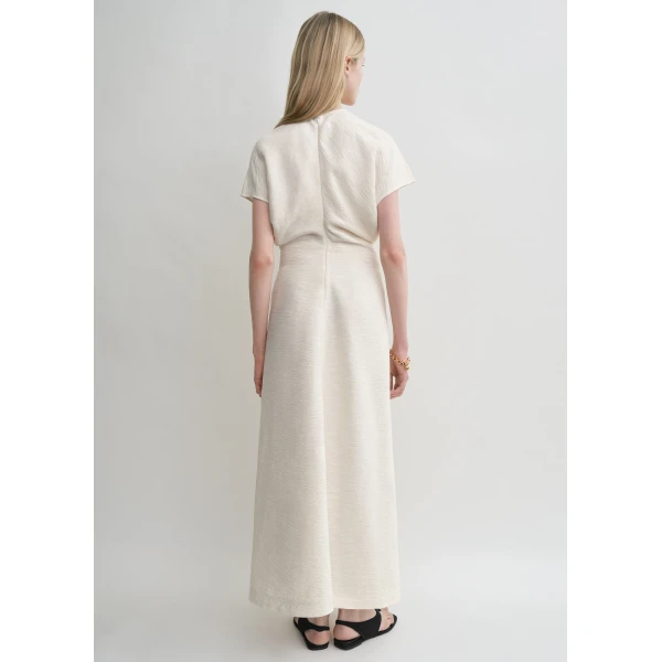 Toteme Slouch waist crinkled dress in Cream, view 4