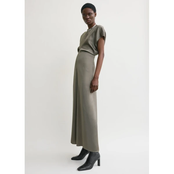 Toteme Slouch waist dress in Taupe, view 3