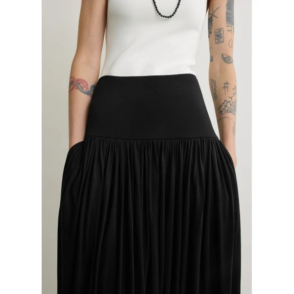 Toteme Soft gathered skirt in Black, view 5