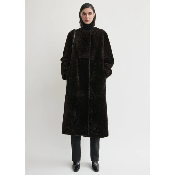 Toteme Soft shearling coat in Bark, view 3