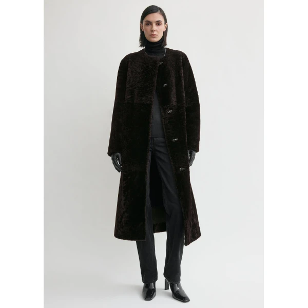 Toteme Soft shearling coat in Bark, view 4