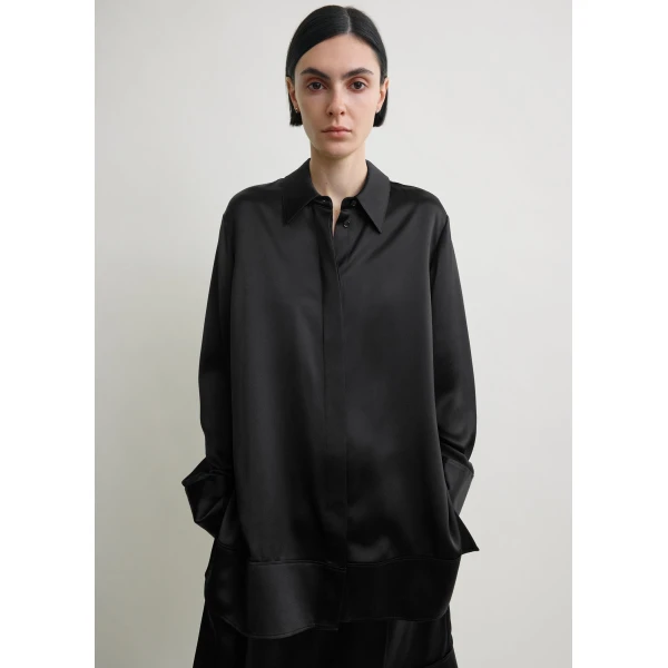 Toteme Soft tuxedo shirt in Black, view 2