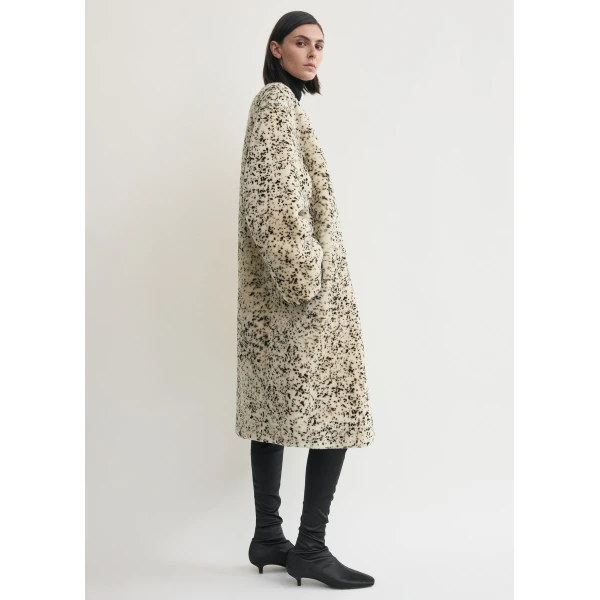 Toteme Stracciatella shearling coat black/white in Black-white, view 3