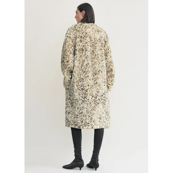 Toteme Stracciatella shearling coat black/white in Black-white, view 4