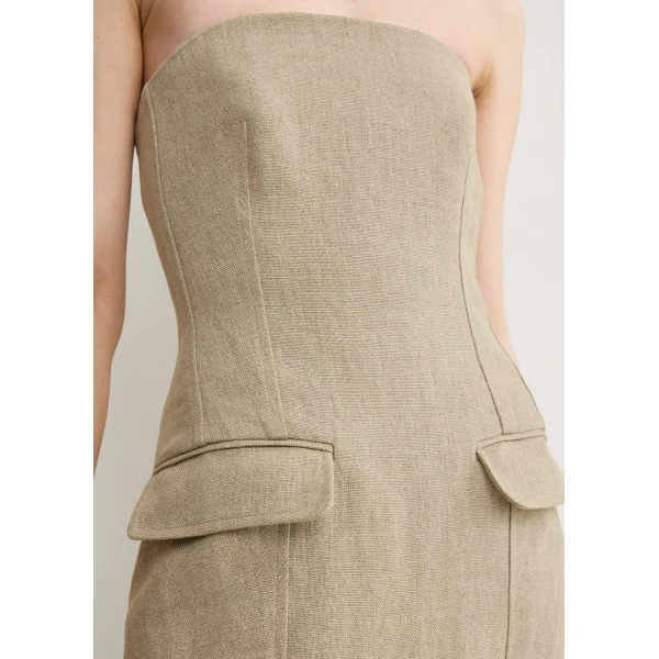 Toteme Strapless pocket dress in Beige, view 6