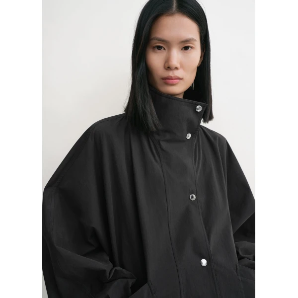 Toteme Summer parachute jacket in Black, view 5