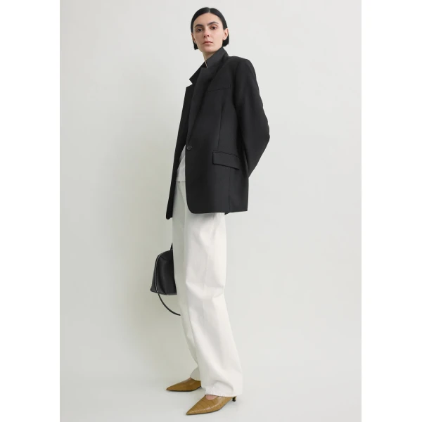 Toteme Tailored blazer in Black, view 3