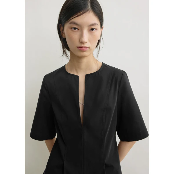 Toteme Tailored cotton top in Black, view 5