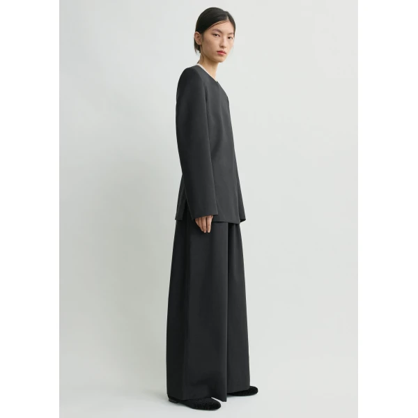 Toteme Tailored dinner blouse in Black, view 3