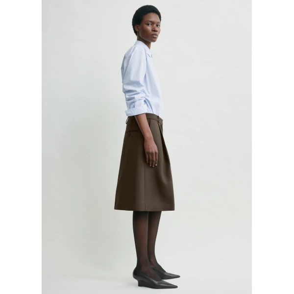Toteme Tailored pleat skirt in Bark, view 3