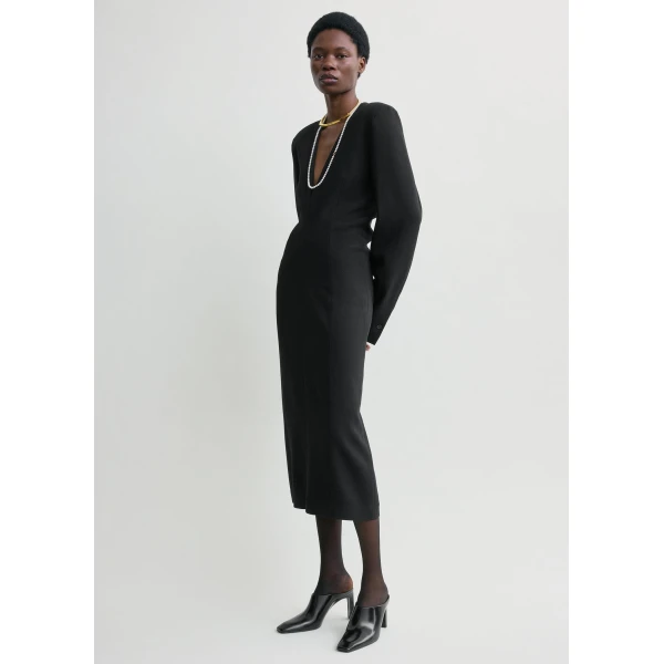 Toteme Tailored slouch dress in Black, view 2