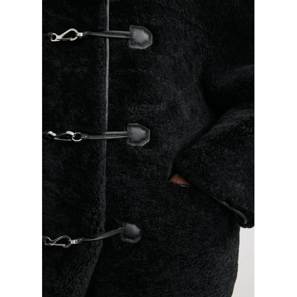 Toteme Teddy shearling clasp jacket in Black, view 6