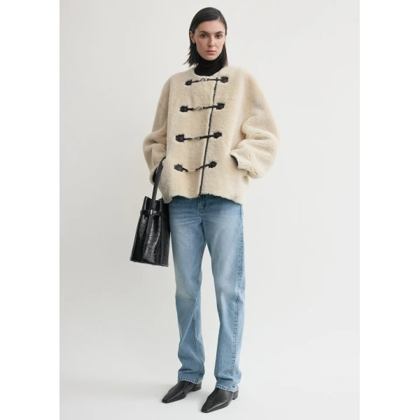 Toteme Teddy shearling clasp jacket in Off-white, view 2