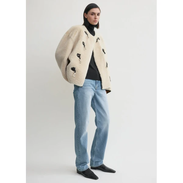 Toteme Teddy shearling clasp jacket in Off-white, view 3