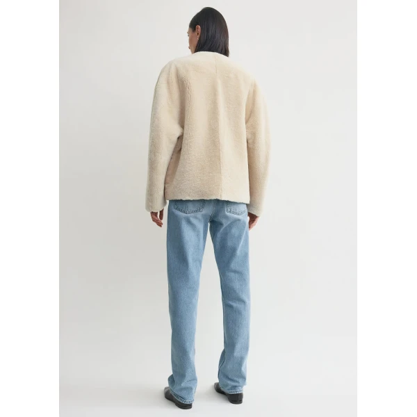 Toteme Teddy shearling clasp jacket in Off-white, view 4