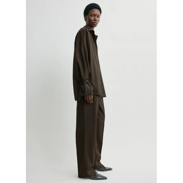 Toteme Tie-cuff shirt in Pepper, view 3