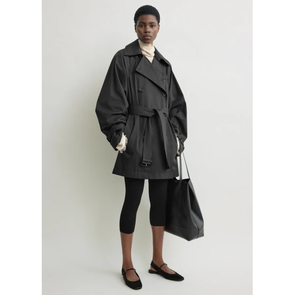 Toteme Washed cotton trench in Washed black Coat, view 5