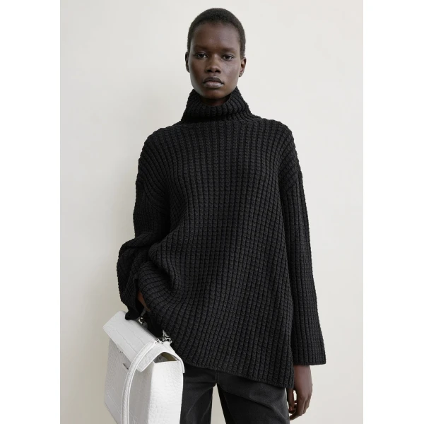 Toteme Whipstitch knit in Black, view 5