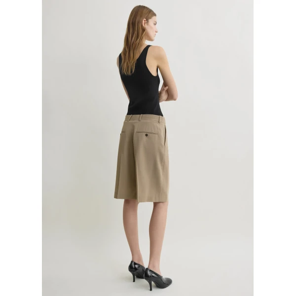 Toteme Wide fluid shorts in Taupe, view 4