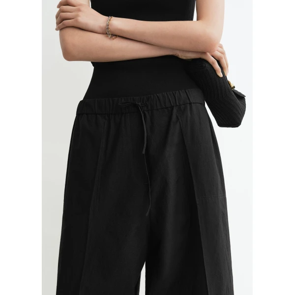Toteme Wide summer trousers in Black, view 5