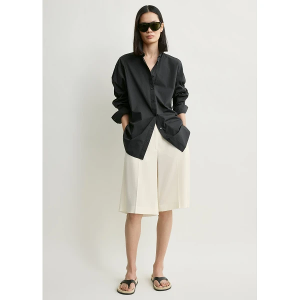 Toteme Wide tailored shorts in Ecru, view 2