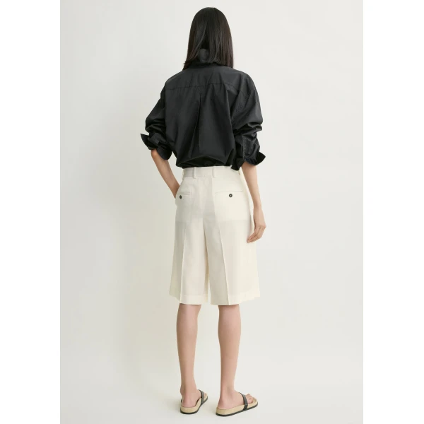Toteme Wide tailored shorts in Ecru, view 4