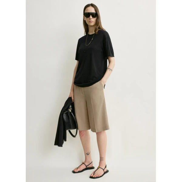 Toteme Wide tailored shorts in Overcast beige, view 2