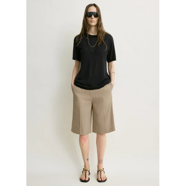 Toteme Wide tailored shorts in Overcast beige, view 3